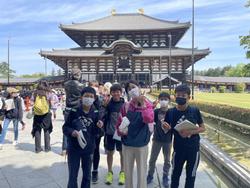 東大寺を訪ねる6年生