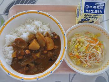 今日の給食 6月26日 金曜日 鍛冶屋風カレー 三木市立緑が丘東小学校