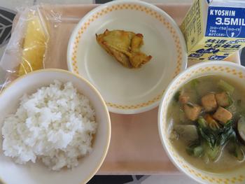 今日の給食 7月14日 火曜日 香りも美味しいタンドリーチキン 三木市立緑が丘東小学校