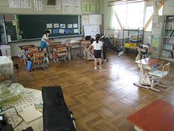 教室掃除の様子1