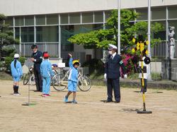 線路を渡ります