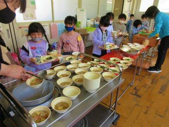給食準備の様子