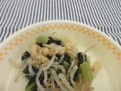 小松菜とたくあんのごま和え