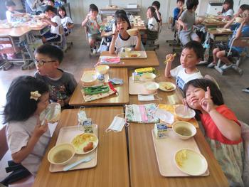 給食の様子