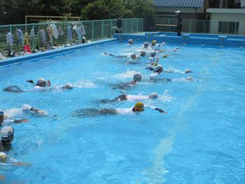 着衣水泳
