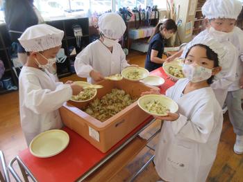 給食準備の様子