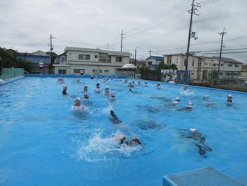着衣水泳