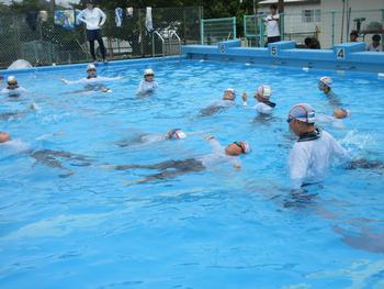 着衣水泳