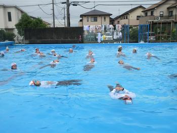 着衣水泳