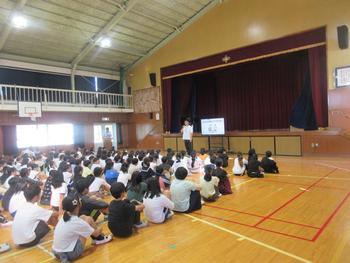 全校朝会