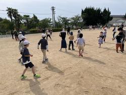 フレンズ班遊びで増え鬼をする様子