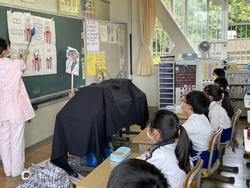 虫歯について学ぶ4年生