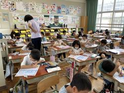プリントで数を学ぶ1年生