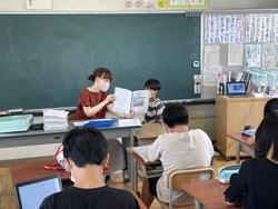 1学期のふり返りを担任とする6年生