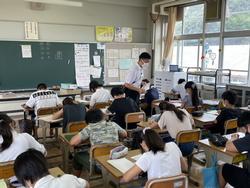 1学期のふり返りをする6年生
