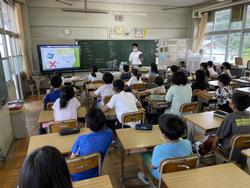 ネットを利用するルールを確認する5年生