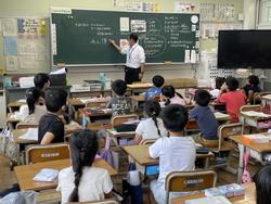 2学期について話を聞く2年生