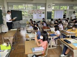 「ファーブル」を読む2年生