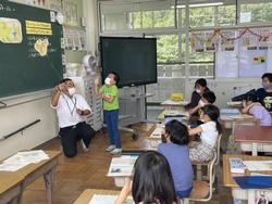 役割演技をする2年生