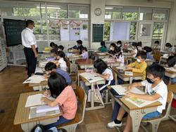 ファーブルに手紙を書く2年生