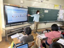 タブレットを使って自分の考えを表します