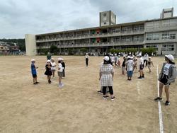 ドッジボールをする平田っ子