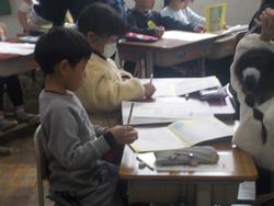 学びの振り返りをする2年生