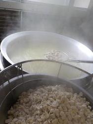 鶏肉をゆがく