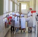 1年ゆめ組ワゴンを運ぶ