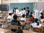 折り方を教える6年生3