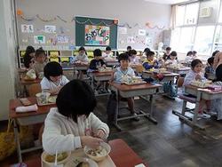 給食中