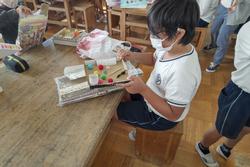 作っている様子