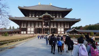 東大寺に向かうところ
