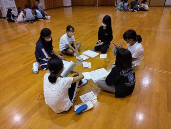 夜の集いの様子(2)