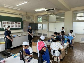 感想を伝える児童