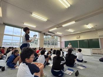 近藤先生に質問と感想を行う児童