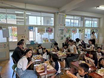 食事の様子2