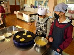 どら焼きを焼いてます