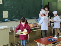 給食3