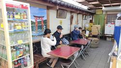 アイスクリームを食べて