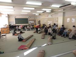 グループで順番を守って演奏します
