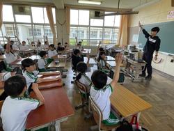 クイズに参加する様子