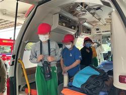 救急車の中を見学