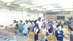 歌チームと楽器チームに分かれて歌います