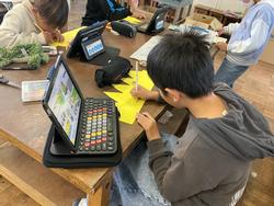 王冠を作る様子