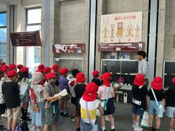 クラスごとに市役所見学
