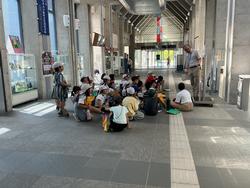 クラスごとに市役所見学