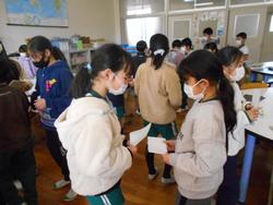 3年生は、まだ、アルファベットの大文字を学習していますので、