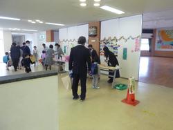 受付をしている様子