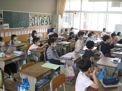 聞いている様子